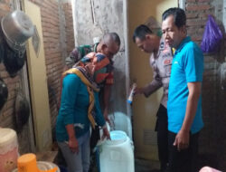 Cegah DBD, Babinsa Cek Tampungan Air di Rumah Warga