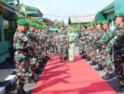 Tradisi Pedang Pora Warnai Lepas Sambut Dandim 0805/Ngawi