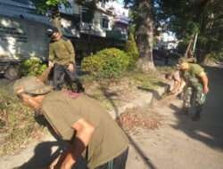 Hidupkan Semangat Gotong Royong, Babinsa Kelurahan Kemlayan Bersama Bhabinkamtibmas Laksanakan Kerja Bakti