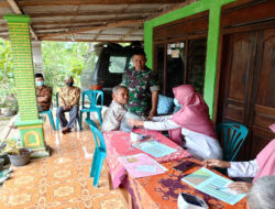 Babinsa Ngadiroyo Dampingi Pelaksanaan Posyandu Balita dan Lansia