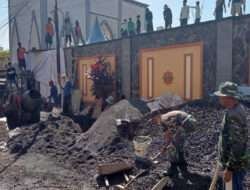 Koramil Gading Bersama Masyarakat Kerja Bakti Banggun Pondok Pesantren