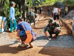 Personil Kodim 0801/Pacitan Pra TMMD Ke-117 Bersama Warga Mulai Pengerjaan Pengecoran Jalan