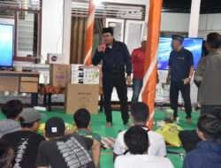 Gus Muhdlor Nobar Manchester City vs Inter Milan Bareng Warga Singogalih Tarik