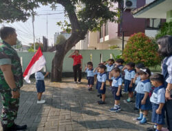 Cara Tersendiri Babinsa Danukusuman Dalam Menanamkan Rasa Cinta Tanah Air Sejak Usia Dini