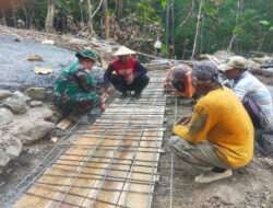 Babinsa Koramil 11 Polokarto Bantu Warga Desa Rejosari Cor Jalan