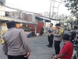 Menjaga Tetap Aman dari Perjudian Kapolsek Tambaksari Lakukan Patroli Rutin