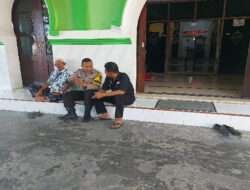 Giat Patroli Sambang ke Takmir Masjid Kapolsek Tambaksari Memberikan Penyuluhan Kamtibmas