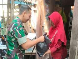 Jum’at Berkah, Dandim 0735/Surakarta Bagikan Paket Sembako Kepada Masyarakat Kurang Mampu