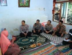 Polres Gresik Door to Door Dengar Keluhan Warga Suci Kecamatan Manyar
