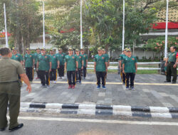 Babinsa Kelurahan Manahan Berikan Latihan PBB Kepada Linmas,Ini Tujuannya