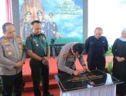 Sambut Hari Bhayangkara ke 77 Kapolda Jatim Salurkan Bantuan Air Bersih dan Bedah Rumah