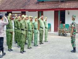 Sinergitas TNI-Polri Giriwoyo Berikan Pembekalan Kepada Linmas