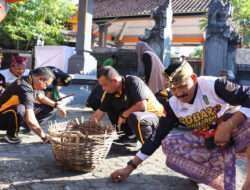 Bakti Religi Hari Bhayangkara ke 77 Polresta Banyuwangi Bersihkan Rumah Ibadah di Bumi Blambangan