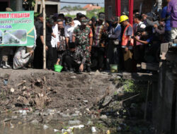 Akhirnya Jembatan Shiratal Mustaqim Klurak Candi Mulai Dibangun, Gus Muhdlor Letakkan Batu Pertama