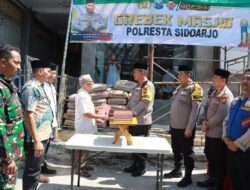 Peduli Tempat Ibadah, Polresta Sidoarjo Serahkan Bantuan ke Masjid At Taqarrub