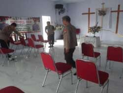 Sambut HUT Bhayangkara ke-77, Polres Gresik bakti sosial dan bersih-bersih di Gereja