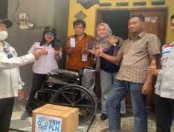 Warga Kelurahan Airlangga Mendapatkan Bantuan Dari Yayasan Baitul Maal PLN