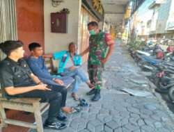 Juru Parkir Jadi Ajang Komsosnya Babinsa Jayengan Untuk Keakraban dan Jalin kerjasama