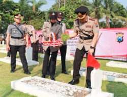 Menyambut Hari Bhayangkara ke-77, Polrestabes Surabaya Gelar Ziarah ke Taman Makam Pahlawan