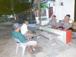 Polisi Memberikan Penyuluhan Kepada Warga Ploso