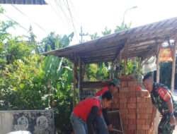 Selalu Peduli Wilayah Binaan, Babinsa Kodim 0802/Ponorogo Bantu Warga Bangun MCK