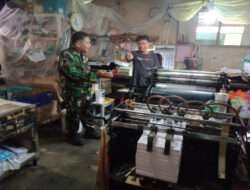 Wujudkan Kedekatan dan Keakraban, Babinsa Sudiroprajan Komsos Dengan Warga Binaan