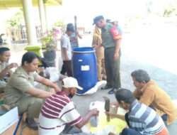 Babinsa Karangjati Dampingi Petugas Penyuluhan Lapangan Cara Membuat Pupuk Organik