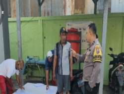 Anggota Bhabinkamtibmas Sampaikan Pesan Penting Kepada Warga