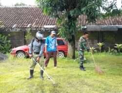 Ciptakan Lingkungan Bersih Dan Sehat, Babinsa Manahan Bersama Warga Laksanakan Kerja Bakti
