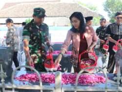 Jelang HUT Kabupaten Ngawi Ke 665, Dandim Ngawi Beserta Ibu Dampingi Bupati Ziarah Ke Makam Leluhur