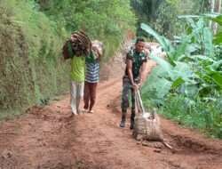 Lansir Material Batu Ke Titik Sasaran, Kegiatan Pra TMMD Ke-117 Kodim 0801/Pacitan