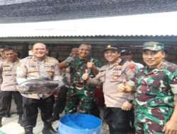 Sinergitas TNI-Polri, Kapolres Mojokerto Dan Dandim 0815 Tebar Ribuan Benih Ikan Nila