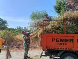 Semak Belukar Jadi Sasaran Kerja Bakti Babinsa Kelurahan Manahan Bersama Warga
