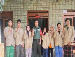 Babinsa Koramil 0805/11 Widodaren Komsos Dengan Mahasiswa KKN Diwilayah Binaannya