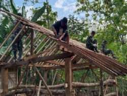 Wujudkan Kepedulian, Danramil Ngadirojo Bantu Buat Kandang Ternak Milik Paino