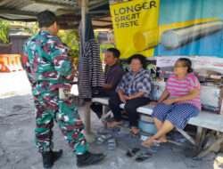 Jalin Keakraban Dengan Warga Babinsa Pucangsawit Gelar Komsos di Wilayah Binaan