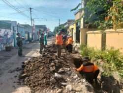 TNI Sebagai Pelopor Kerja Bakti di Lokasi TMMD Serengan Surakarta