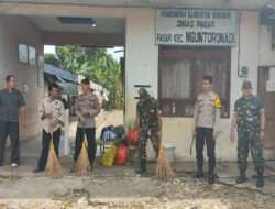 Peduli Lingkungan, TNI-Polri Dan Warga Bersih-Bersih Pasar Kedungrejo