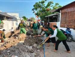 TNI Ajak Ibu Ibu Ramaikan Kerja Bakti Di TMMD Sengkuyung II Serengan Surakarta