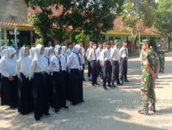 Bentuk Generasi Muda Berkarakter, Babinsa koramil Padas Berikan Materi Wasbang Kepada siswa siswi SMP