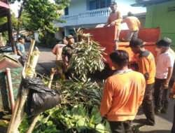 Gandeng Tim Saberling Dan Warga, Babinsa Kelurahan Kestalan Bersihkan Lingkungan