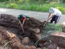 Koramil Krucil Mempelopori Kerja Bakti Bersihkan Saluran Irigasi Dan Jalan Desa