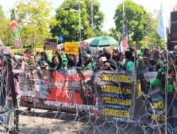 Polrestabes Surabaya Terjunkan 950 Personil Amankan Aksi Demo Ojol di Surabaya