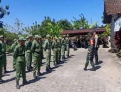 Kompak !! Babinsa dan Bhabinkamtibmas Berikan Pembekalan Kepada Linmas Gumiwang Lor