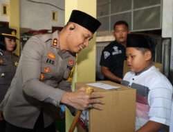 Jumat Barokah Polres Tulungagung Salurkan Bansos Untuk Ponpes dan Anak Yatim di Karangrejo