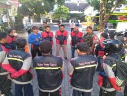 Jalin Kedekatan Babinsa Ketelan Dengan Mitra Kerja Melalui Komunikasi Sosial