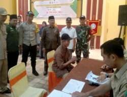 Babinsa Masaran Sertu Edy Sutomo Dampingi Penyerahan BLT Dana Desa Bulan Juli 2023