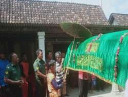 Bentuk Rasa Belasungkawa Babinsa Hadiri Pemakaman