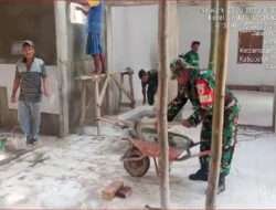 Babinsa Kodim 0802/Ponorogo Kerja Bakti Pembenahan Masjid Bersama Warga