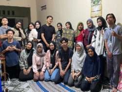 Pelaku UMKM Batik Sambiroto Belajar Tik-Tok Bersama MMD UB Malang Untuk Pemasaran